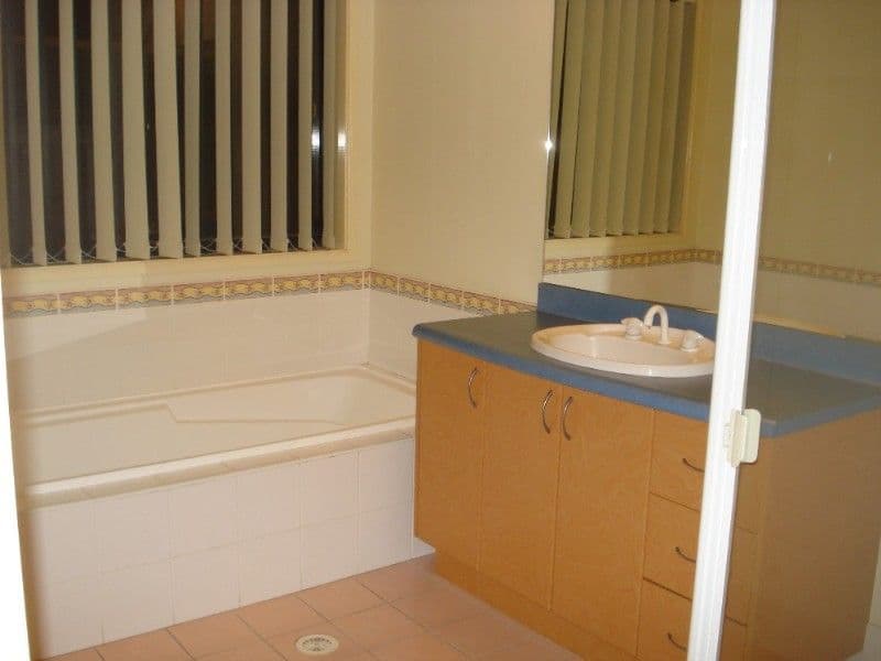 9 Dalmeny Drive, PRESTONS NSW 2170, Prestons - Thumbnail 7