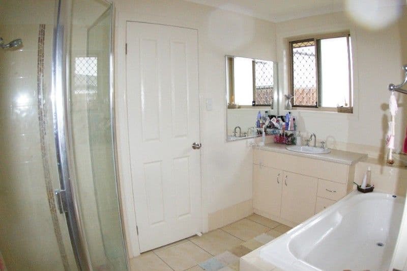 24 Lipscombe Road, DECEPTION BAY QLD 4508, Deception Bay - Thumbnail 2