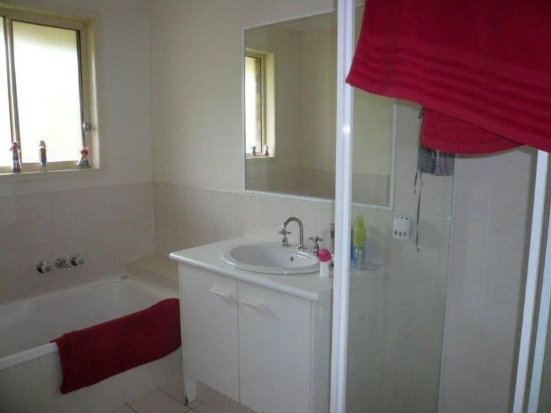 4 White Cap Close, PACIFIC PINES QLD 4211, Pacific Pines - Thumbnail 8