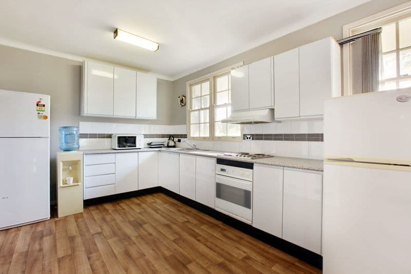 76 Petrel Avenue, MERMAID BEACH QLD 4218, Mermaid Beach - Thumbnail 3