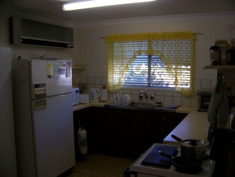 421 Richardson Road, NORMAN GARDENS QLD 4701, Norman Gardens - Thumbnail 3
