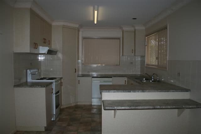 12 Alex Parade, ROMA QLD 4455, Roma - Thumbnail 2