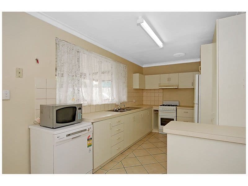 1 Mitchell Court, Carrara, QLD, 4211, Carrara - Thumbnail 2