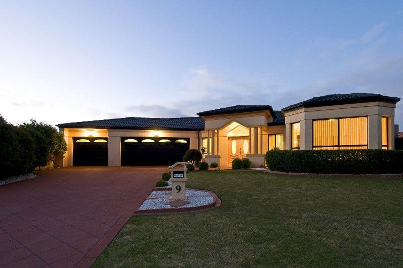 9 Leeds Close, ARUNDEL QLD 4214, Arundel - Image 1