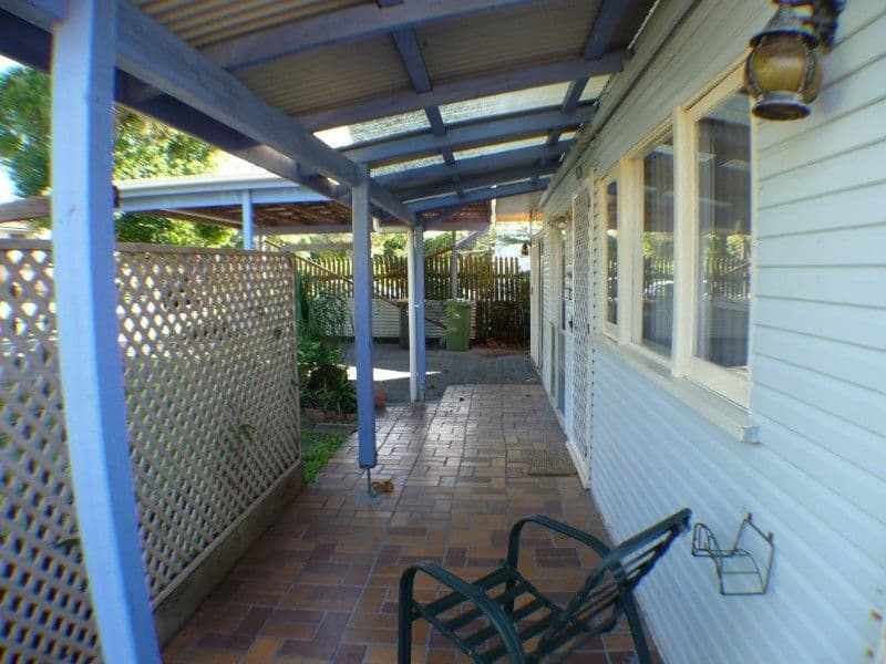 7 Glenloc Street, REDCLIFFE QLD 4020, Redcliffe - Thumbnail 3