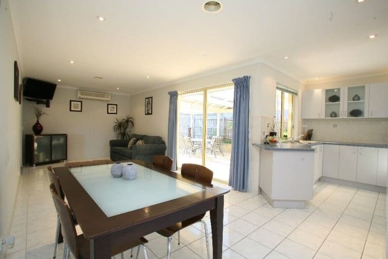 1 Rosebank Court, ROWVILLE VIC 3178, Rowville - Thumbnail 2