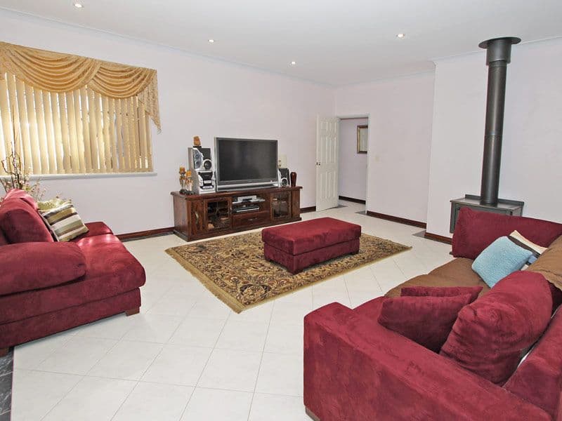 44 Bloodwood Drive, MARANGAROO WA 6064, Marangaroo - Thumbnail 2
