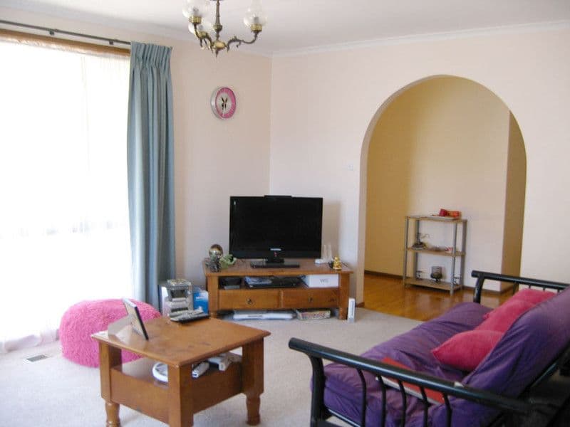 9  Welsby Place, FADDEN ACT 2904, Fadden - Thumbnail 2