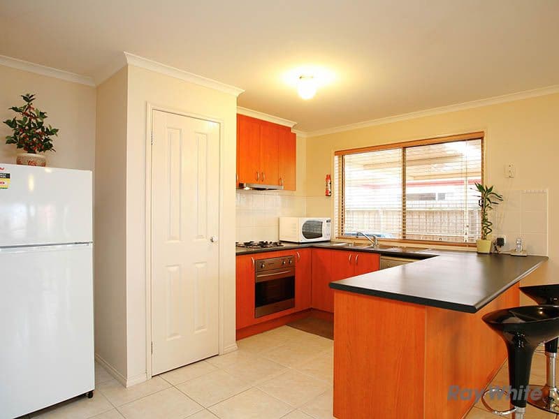 16 Osmington Circle, NARRE WARREN SOUTH VIC 3805, Narre Warren South - Thumbnail 2