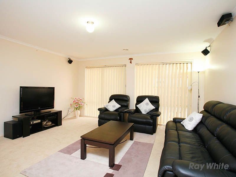 16 Osmington Circle, NARRE WARREN SOUTH VIC 3805, Narre Warren South - Thumbnail 4
