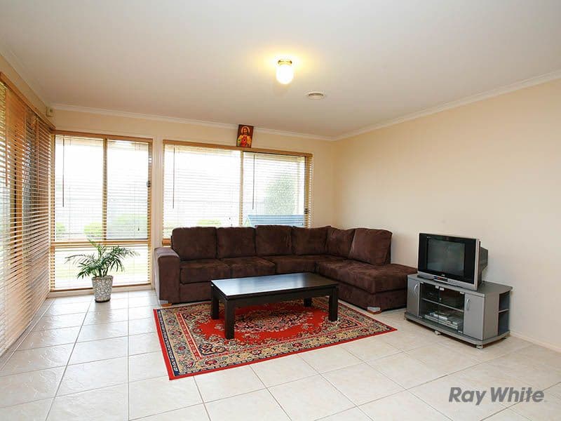 16 Osmington Circle, NARRE WARREN SOUTH VIC 3805, Narre Warren South - Thumbnail 6