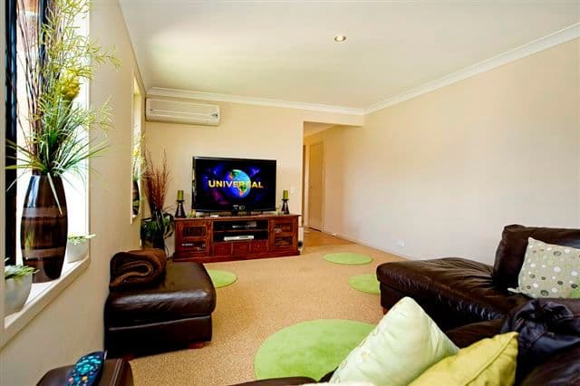 31 Enderbury Crescent, PACIFIC PINES QLD 4211, Pacific Pines - Thumbnail 7