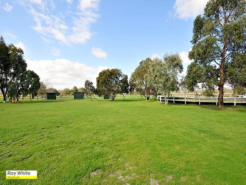1086 Almeria Parade, BULLSBROOK WA 6084, Bullsbrook - Thumbnail 2