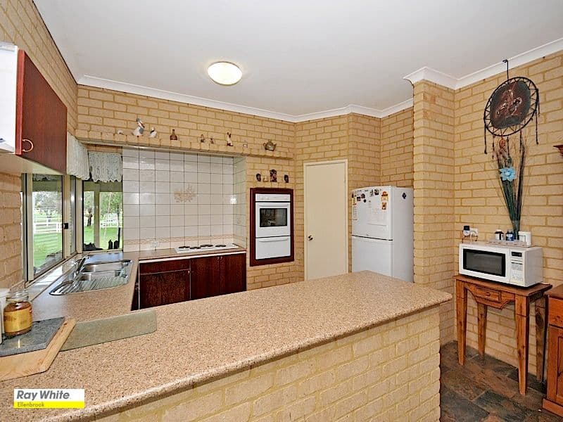 1086 Almeria Parade, BULLSBROOK WA 6084, Bullsbrook - Thumbnail 8