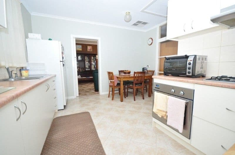 1/5 Enid Avenue, Southport, QLD, 4215, Southport - Thumbnail 3