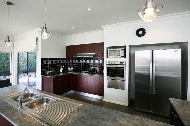 21 Flinders Street, TAYLORS HILL VIC 3037, Taylors Hill - Thumbnail 2
