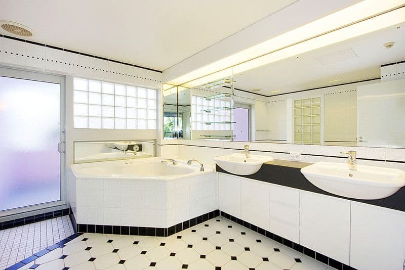 2 'Grand Mariner' 12 Commodore Drive, SURFERS PARADISE QLD 4217, Surfers Paradise - Thumbnail 4