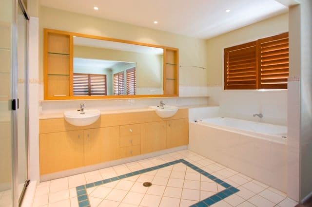 2 'On The Beach A', 6 Peerless Avenue, MERMAID BEACH QLD 4218, Mermaid Beach - Thumbnail 2