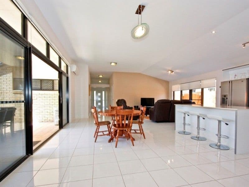 94 Barber Drive, Hoppers Crossing, VIC, 3029, Hoppers Crossing - Thumbnail 2
