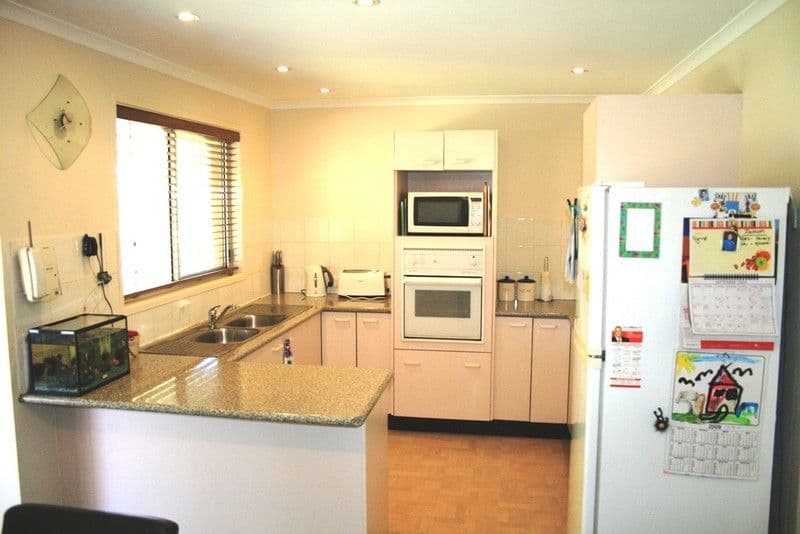 11 Lycette Street, BELMONT QLD 4153, Belmont - Thumbnail 2