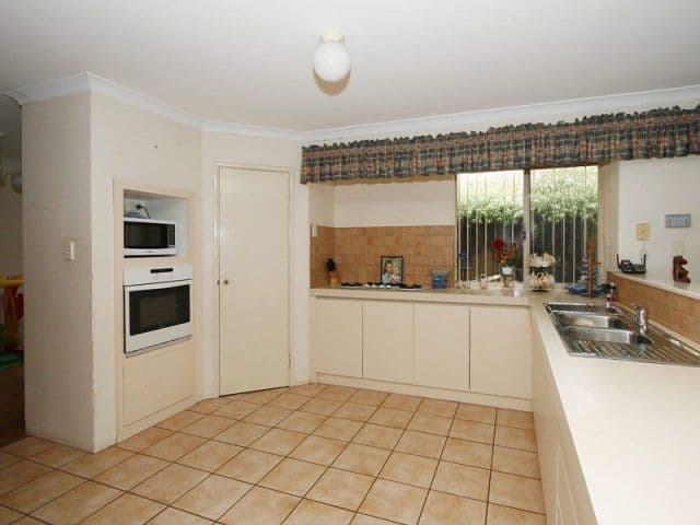 10 Tiffany Close, HUNTINGDALE WA 6110, Huntingdale - Thumbnail 2