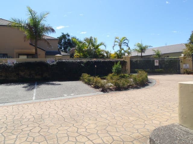 113 Arundel Drive, ARUNDEL QLD 4214, Arundel - Thumbnail 3