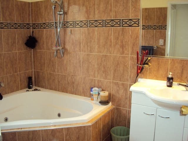 77 Kitchener Street, COORPAROO QLD 4151, Coorparoo - Thumbnail 3