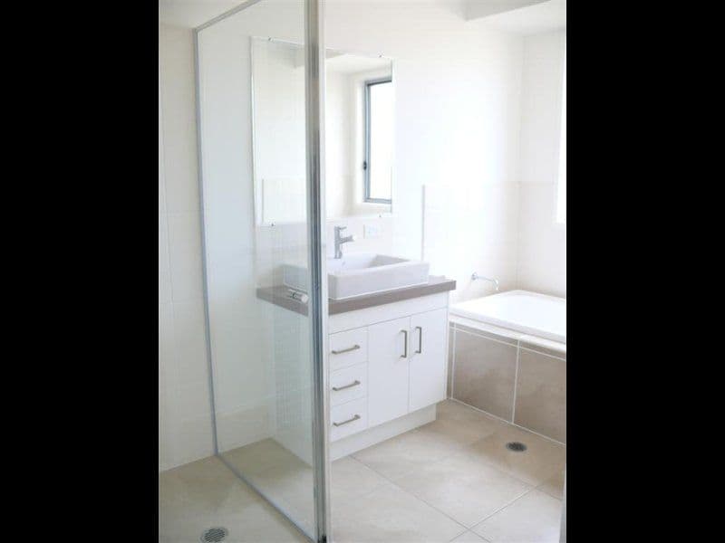 5 Dugong Avenue, POINT VERNON QLD 4655, Point Vernon - Thumbnail 5