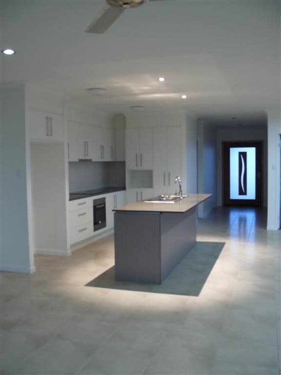 5 Dugong Avenue, POINT VERNON QLD 4655, Point Vernon - Thumbnail 2