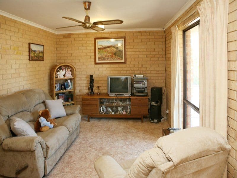 4 Anderson Street, WALKAWAY WA 6528, Walkaway - Thumbnail 2