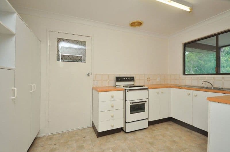 96 Norton Street, UPPER MOUNT GRAVATT QLD 4122, Upper Mount Gravatt - Thumbnail 3