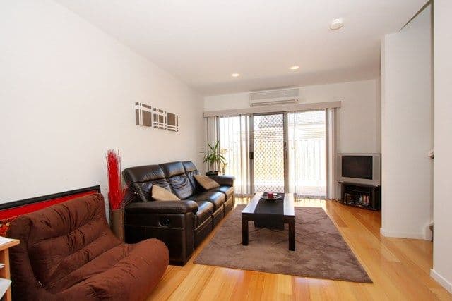 27 Willoughby Street, RESERVOIR VIC 3073, Reservoir - Thumbnail 2