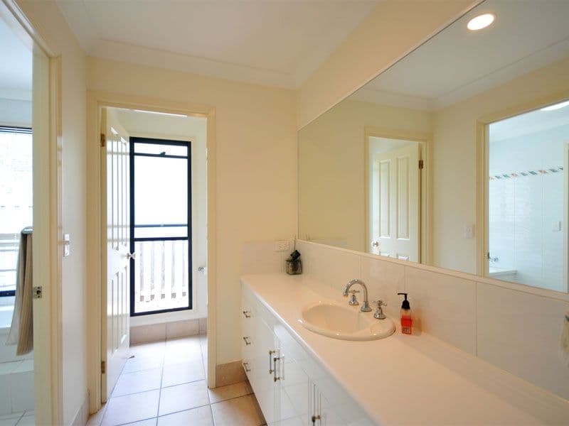 18 Breynia Court, ELANORA QLD 4221, Elanora - Thumbnail 8