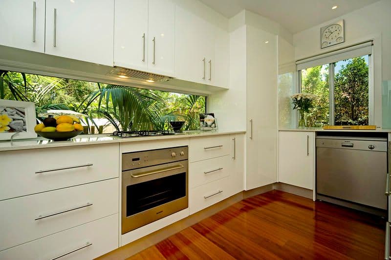30 Poinsettia Avenue, RUNAWAY BAY QLD 4216, Runaway Bay - Thumbnail 3