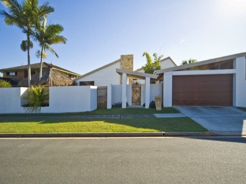 7 Jennifer Avenue, RUNAWAY BAY QLD 4216, Runaway Bay - Thumbnail 2