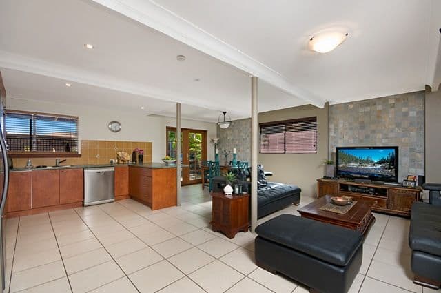 6 Clam Street, RUNAWAY BAY QLD 4216, Runaway Bay - Thumbnail 4