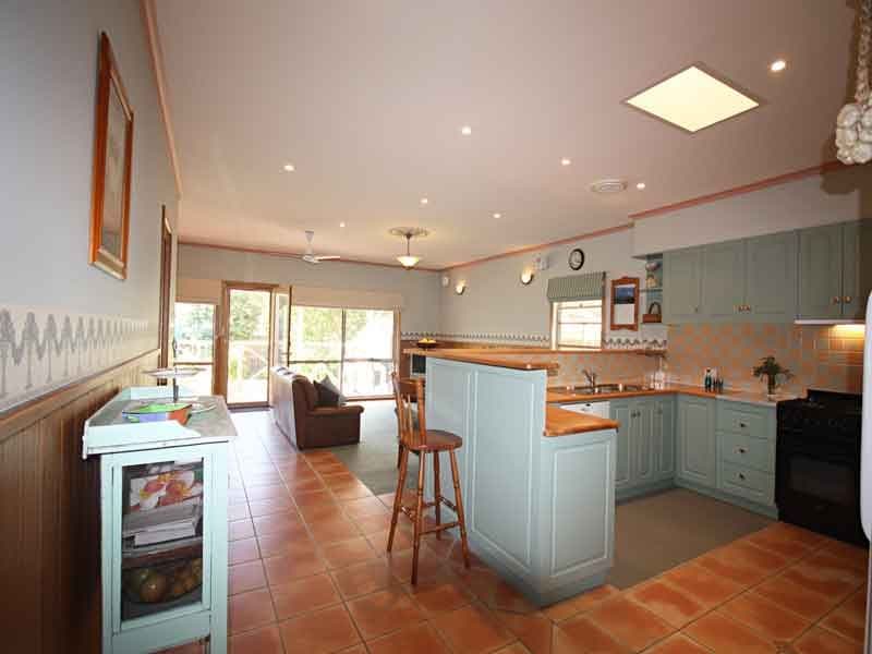 10 Evelyn Street, MANIFOLD HEIGHTS VIC 3218, Manifold Heights - Thumbnail 2