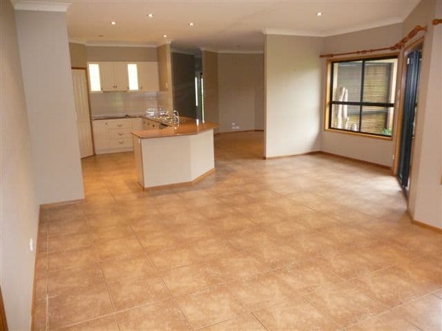 5 Mercedes Drive, HIGHFIELDS QLD 4352, Highfields - Thumbnail 2