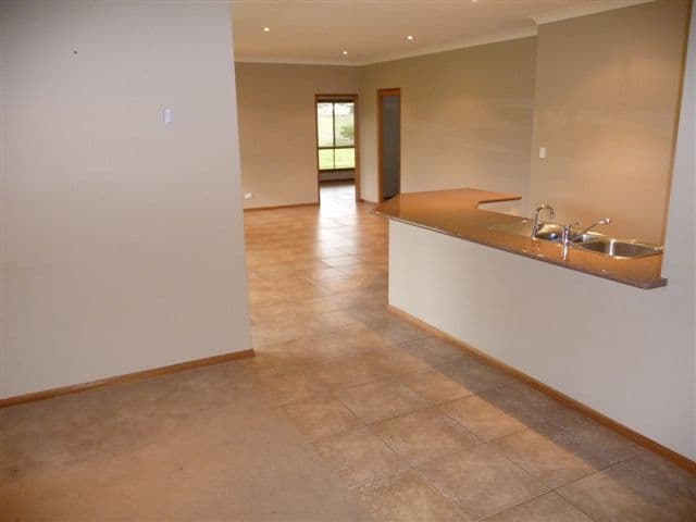 5 Mercedes Drive, HIGHFIELDS QLD 4352, Highfields - Thumbnail 4