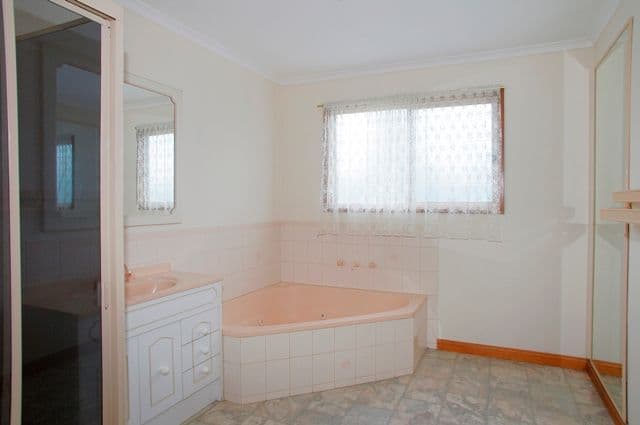 37  Seabeach Parade, NORTH SHORE VIC 3214, North Shore - Thumbnail 5