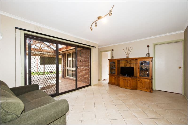 4 Revell Crescent, ST ALBANS VIC 3021, St Albans - Thumbnail 3