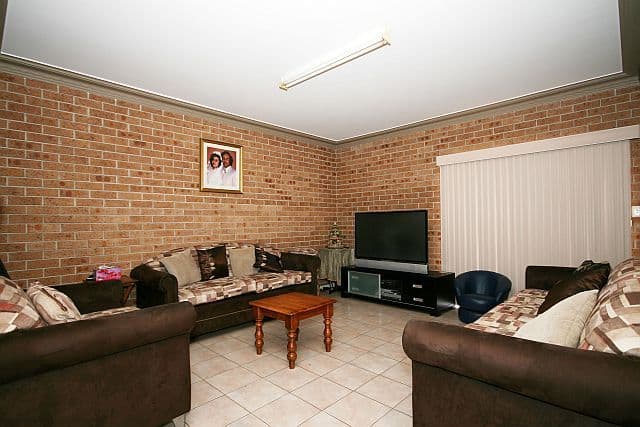 24 Keswick Street, GEORGES HALL NSW 2198, Georges Hall - Thumbnail 4