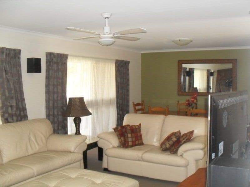 4 Crestview Street, LOGANLEA QLD 4131, Loganlea - Thumbnail 2
