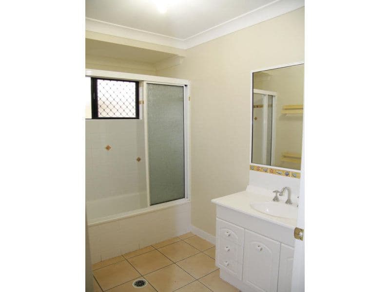8 Burns Crescent, Wondai, QLD, 4606, Wondai - Thumbnail 7