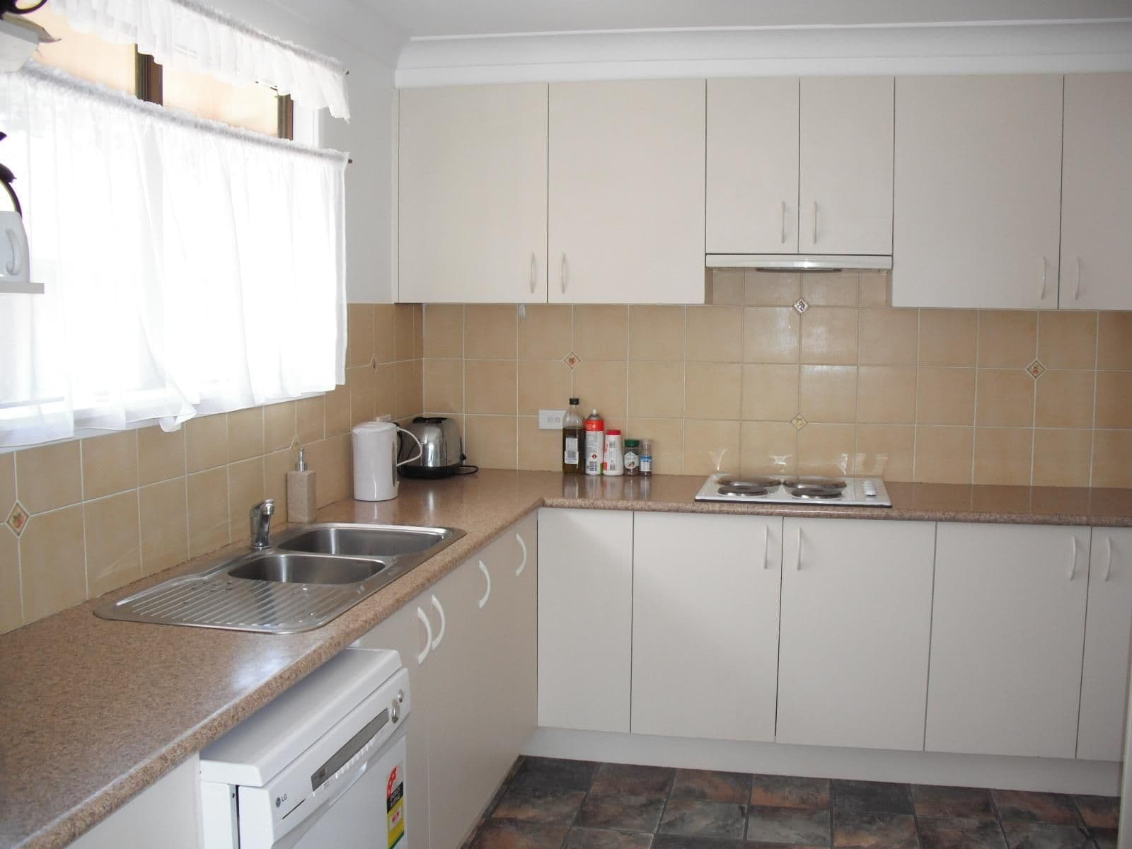 10 North Tarawal Street, BOMADERRY NSW 2541, Bomaderry - Thumbnail 3