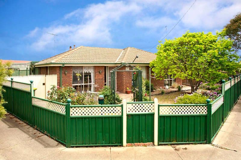 33 Aldershot Road, ST ALBANS PARK VIC 3219, St Albans Park - Image 1