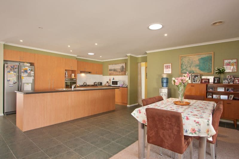 16 Sapphire Crescent, PAKENHAM VIC 3810, Pakenham - Thumbnail 2