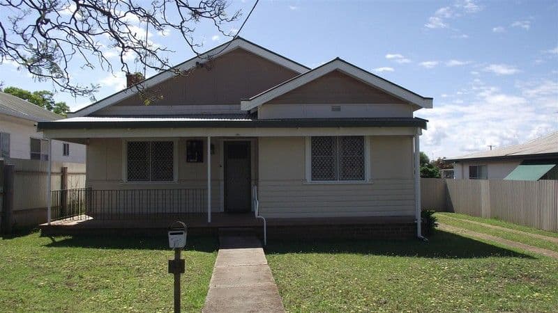 13 East Street, PARKES NSW 2870, Parkes - Image 1