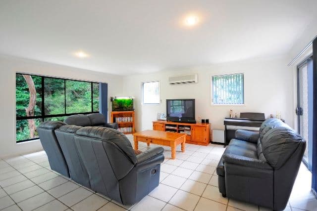 6 Acmena Court, ELANORA QLD 4221, Elanora - Thumbnail 3