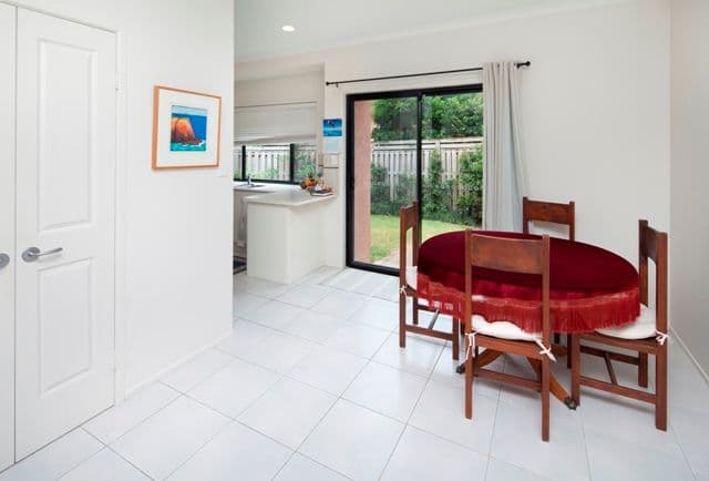 10 'Burleigh Village', 16 Gardendale Crescent, BURLEIGH WATERS QLD 4220, Burleigh Waters - Thumbnail 4